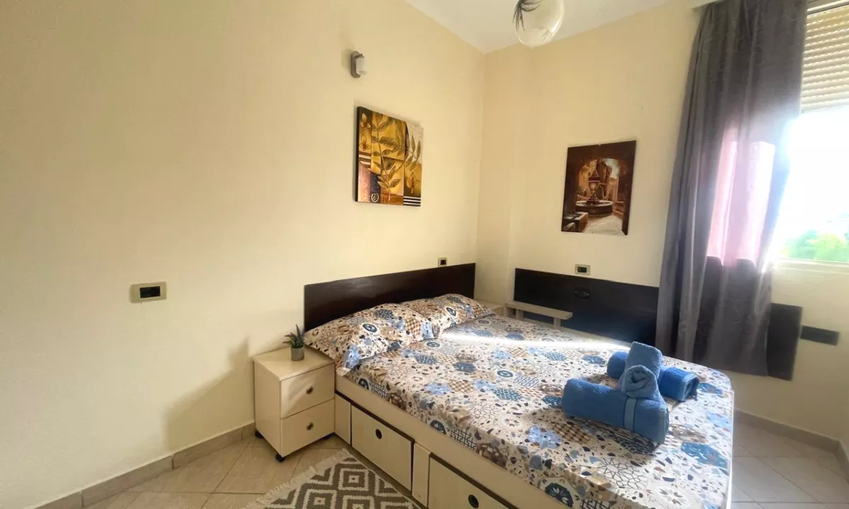 Appartamento in affitto a Tirana 1+1, SemiArredato