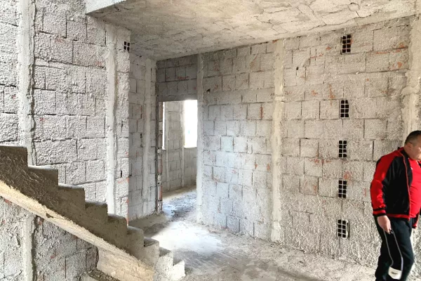 Shtepi ne shitje Shtepi Private ne Tirane, 3+1, Mobilimi Bosh, pa mobiluar, Pagesa 170,000  Euro.