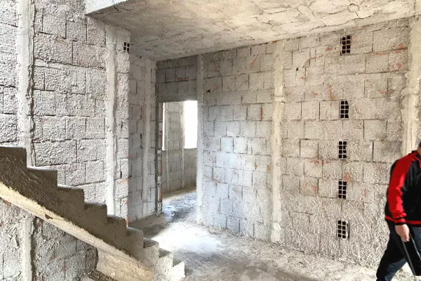 Shtepi ne shitje Shtepi Private ne Tirane, 3+1, Mobilimi Bosh, pa mobiluar, Pagesa 170,000  Euro.