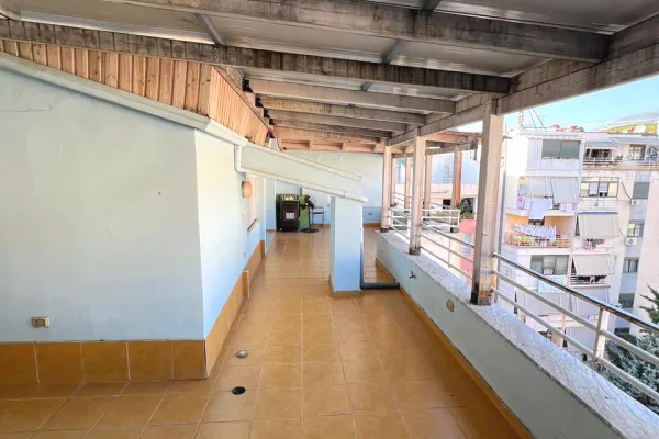 Shtepi ne shitje Apartament ne Tirane, 3+1, Mobilimi E mobiluar, Pagesa 200,000  Euro.