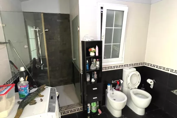 Shtepi ne shitje Apartament ne Tirane, 3+1, Mobilimi E mobiluar, Pagesa 200,000  Euro.