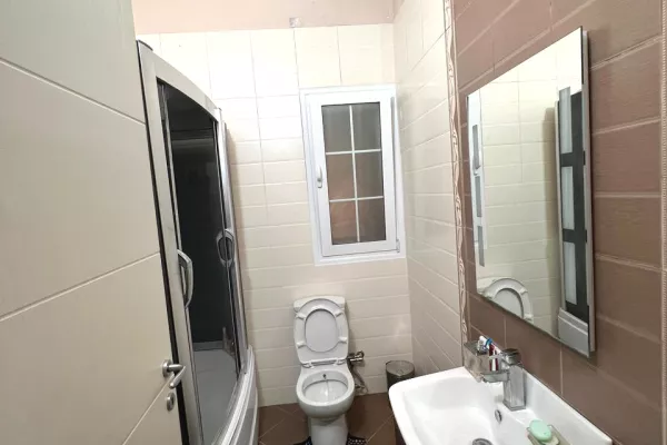 Shtepi ne shitje Apartament ne Tirane, 3+1, Mobilimi E mobiluar, Pagesa 200,000  Euro.