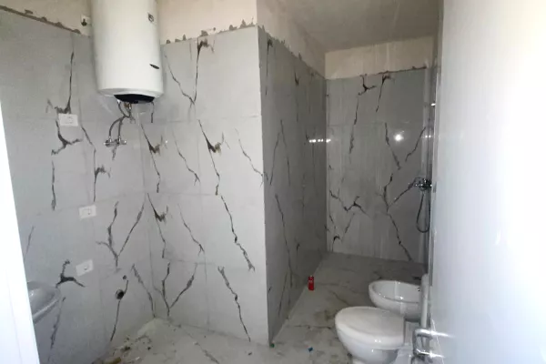 Shtepi me qera Apartament ne Tirane, 2+1, Mobilimi Bosh, pa mobiluar, Pagesa 500  Euro.