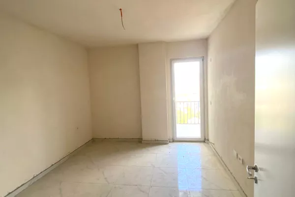 Shtepi me qera Apartament ne Tirane, 2+1, Mobilimi Bosh, pa mobiluar, Pagesa 500  Euro.