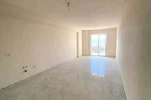 Shtepi me qera Apartament ne Tirane, 2+1, Mobilimi Bosh, pa mobiluar, Pagesa 500  Euro.