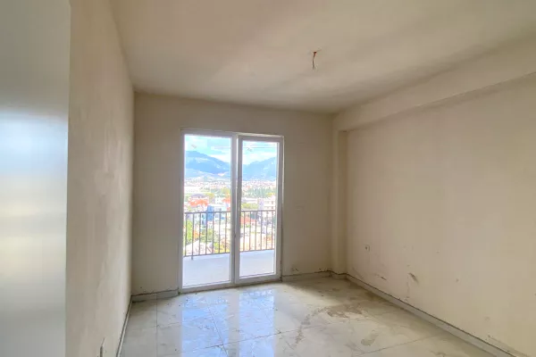 Shtepi me qera Apartament ne Tirane, 2+1, Mobilimi Bosh, pa mobiluar, Pagesa 500  Euro.