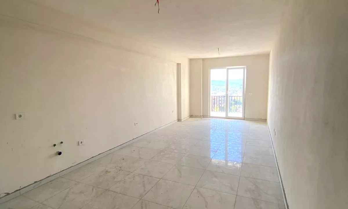 Shtepi me qera Apartament ne Tirane, 2+1, Mobilimi Bosh, pa mobiluar, Pagesa 500  Euro.