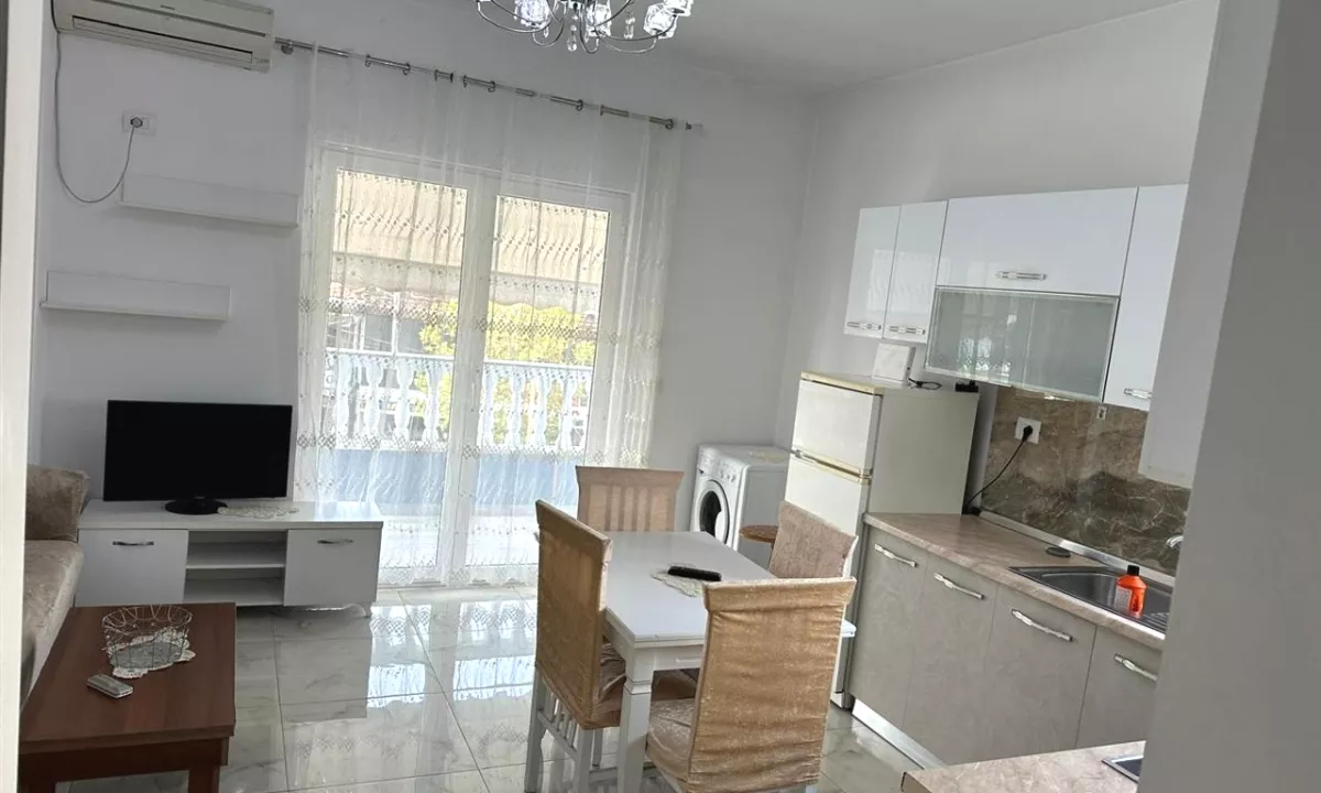 Shtepi me qera Apartament ne Tirane, 1+1, Mobilimi E mobiluar, Pagesa 35,000  Leke.