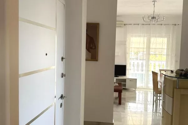 Shtepi me qera Apartament ne Tirane, 1+1, Mobilimi E mobiluar, Pagesa 35,000  Leke.