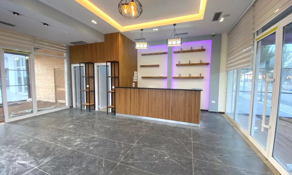 Jepet me qira lokal 80 m2 ne Kamez, prane “Ullirit”/1,500 euro