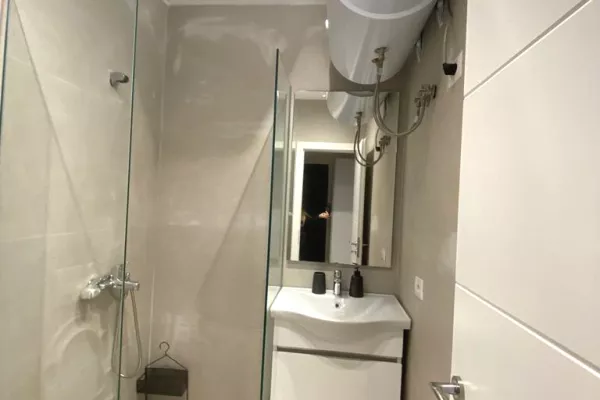 Shtepi me qera Apartament ne Tirane, 2+1, Mobilimi E mobiluar, Pagesa 700  Euro.