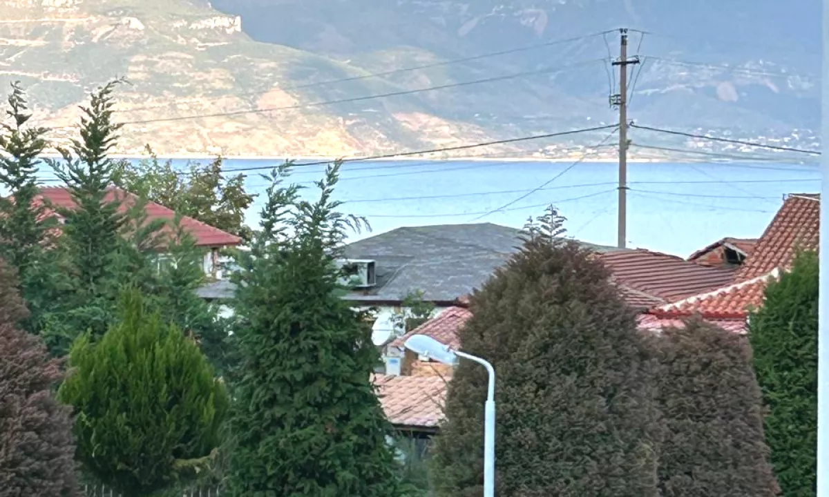 Shtepi ne shitje Apartament ne Pogradec, 1+1, Mobilimi E mobiluar, Pagesa 110,000  Euro.