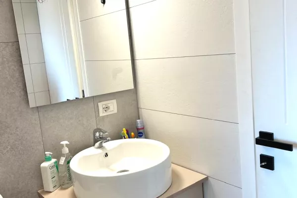 Shtepi ne shitje Apartament ne Pogradec, 1+1, Mobilimi E mobiluar, Pagesa 110,000  Euro.