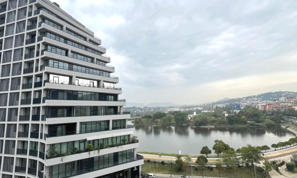 Jepet dyqan me qera tek Lake View/1,300 euro