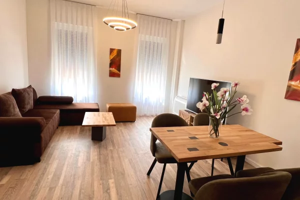 Shtepi me qera Apartament ne Tirane, 2+1, Mobilimi E mobiluar, Pagesa 800  Euro.