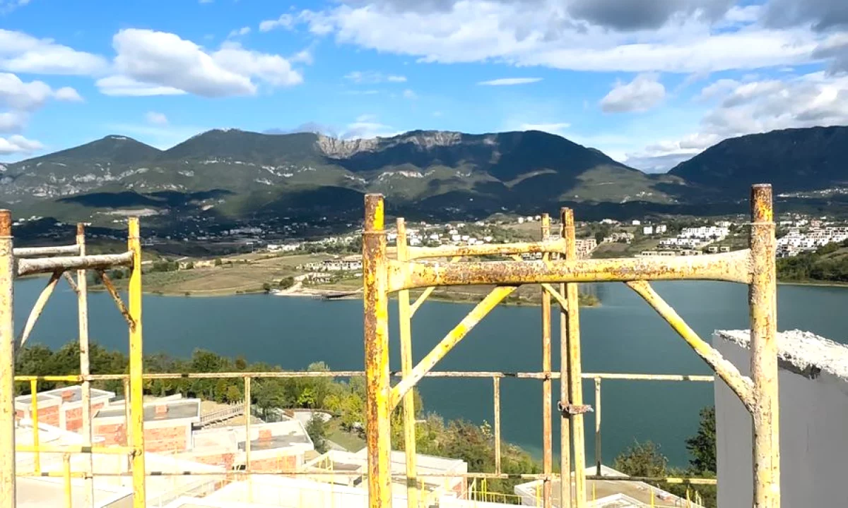 Appartamento in vendita a Tirana 3+1, Vuoto