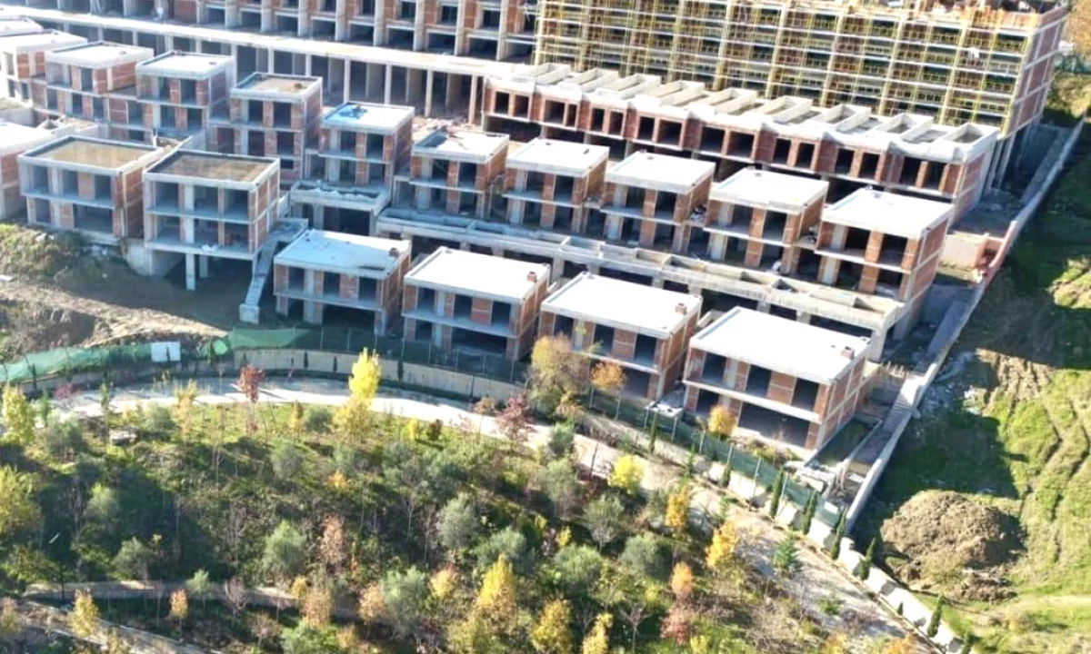 Duplex (casa a 2 piani) in vendita a Tirana 2+1, Vuoto