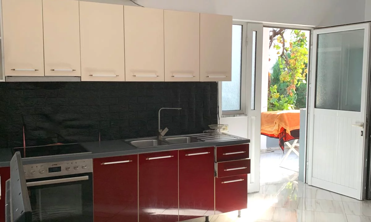 Shtepi me qera Apartament ne Tirane, 1+1, Mobilimi E mobiluar, Pagesa 37,000  Leke.