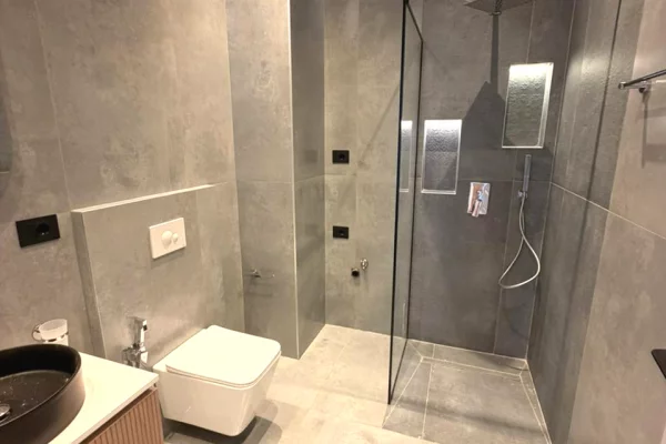 Shtepi me qera Apartament ne Tirane, 1+1, Mobilimi Pjeserisht e mobiluar, Pagesa 800  Euro.