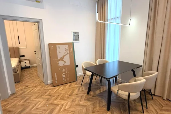 Shtepi me qera Apartament ne Tirane, 1+1, Mobilimi Pjeserisht e mobiluar, Pagesa 800  Euro.