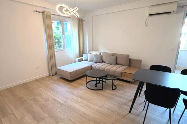 Shtepi me qera Apartament ne Tirane, 1+1, Mobilimi E mobiluar, Pagesa 800  Euro.