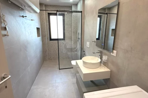 Shtepi me qera Apartament ne Tirane, 2+1, Mobilimi E mobiluar, Pagesa 800  Euro.