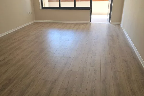 Jepet me qera apartament 2+1 (dublex) per zyra ne Qender/1,300 euro