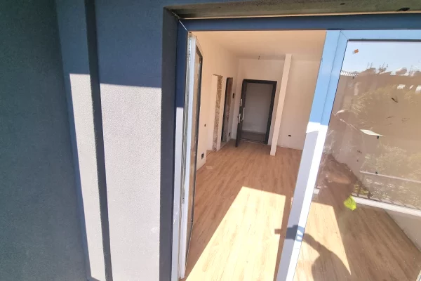 Shtepi ne shitje Apartament ne Tirane, 1+1, Mobilimi Bosh, pa mobiluar, Pagesa 63,500  Euro.