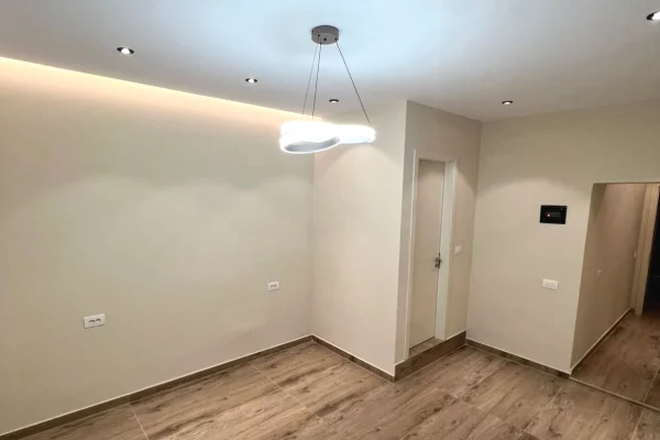 Business Property for Rent 3+1 in Tirana - 400 Euro