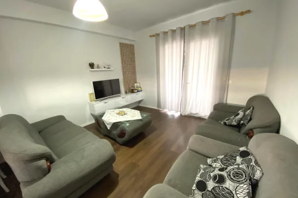 Shtepi me qera Apartament ne Tirane, 2+1, Mobilimi E mobiluar, Pagesa 40,000  Leke.