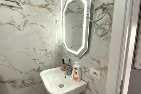 Shtepi me qera Apartament ne Tirane, 2+1, Mobilimi E mobiluar, Pagesa 40,000  Leke.