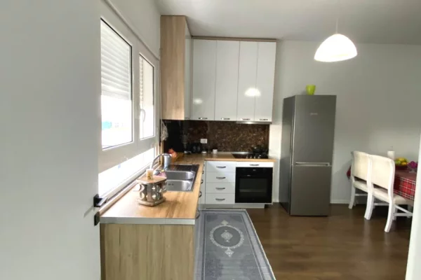 Shtepi me qera Apartament ne Tirane, 2+1, Mobilimi E mobiluar, Pagesa 40,000  Leke.