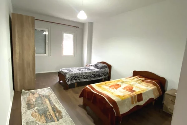 Shtepi me qera Apartament ne Tirane, 2+1, Mobilimi E mobiluar, Pagesa 40,000  Leke.