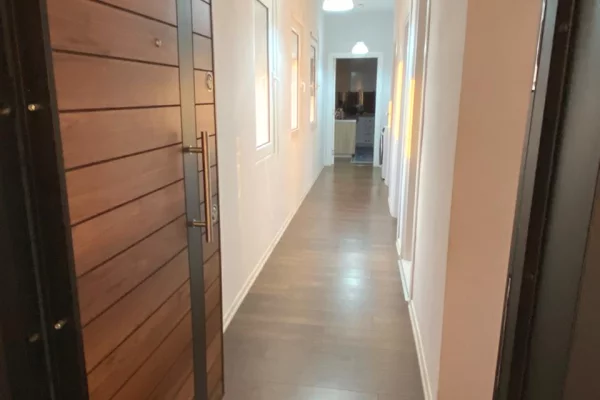 Shtepi me qera Apartament ne Tirane, 2+1, Mobilimi E mobiluar, Pagesa 40,000  Leke.