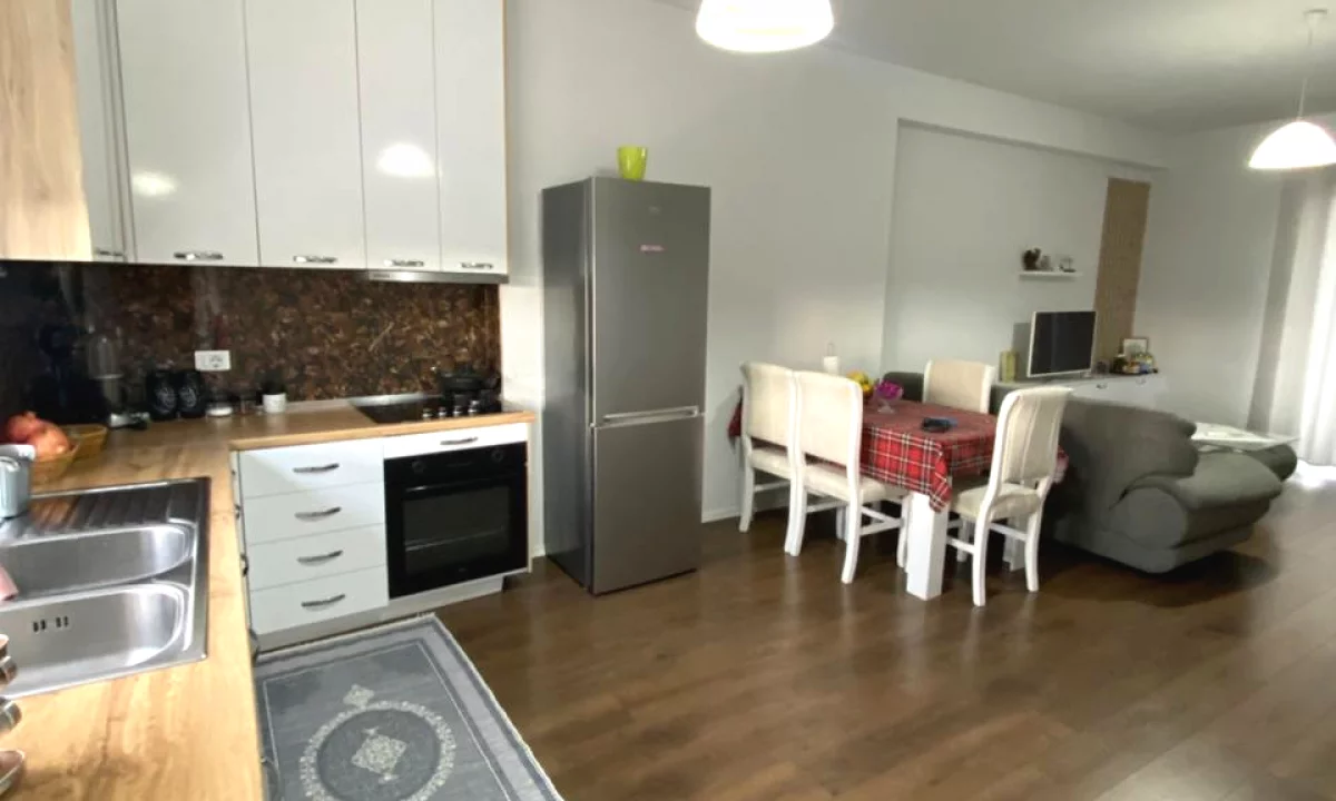 Shtepi me qera Apartament ne Tirane, 2+1, Mobilimi E mobiluar, Pagesa 40,000  Leke.