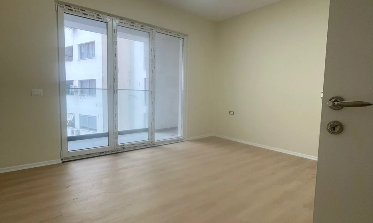 Jepet me qera ambient biznesi 2+1 ne Astir/600 euro