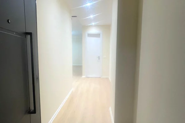 Ambient biznesi me qera 3+1 ne Tirane - 600 Euro