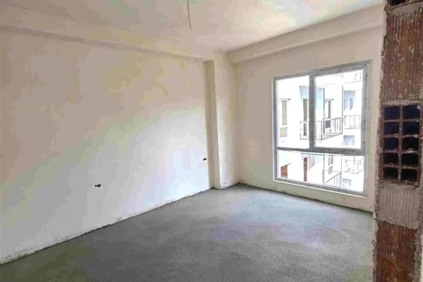 Shtepi ne shitje Apartament ne Tirane, 1+1, Mobilimi Bosh, pa mobiluar, Pagesa 105,000  Euro.