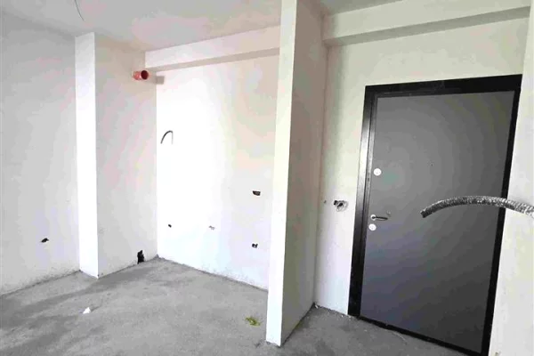 Shtepi ne shitje Apartament ne Tirane, 1+1, Mobilimi Bosh, pa mobiluar, Pagesa 105,000  Euro.