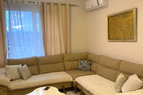Shtepi me qera Apartament ne Tirane, 2+1, Mobilimi E mobiluar, Pagesa 450  Euro.
