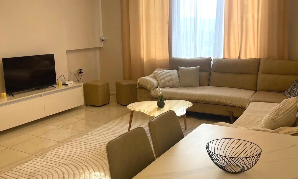 Shtepi me qera Apartament ne Tirane, 2+1, Mobilimi E mobiluar, Pagesa 450  Euro.