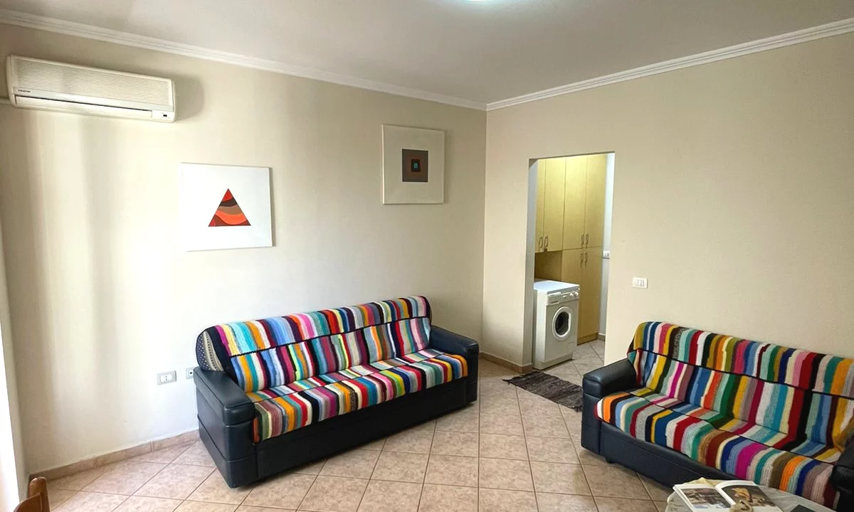 Shtepi me qera Apartament ne Tirane, 1+1, Mobilimi E mobiluar, Pagesa 50,000  Leke.