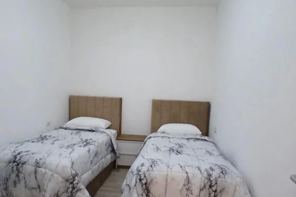 Shtepi me qera Apartament ne Tirane, 2+1, Mobilimi E mobiluar, Pagesa 1,000  Euro.