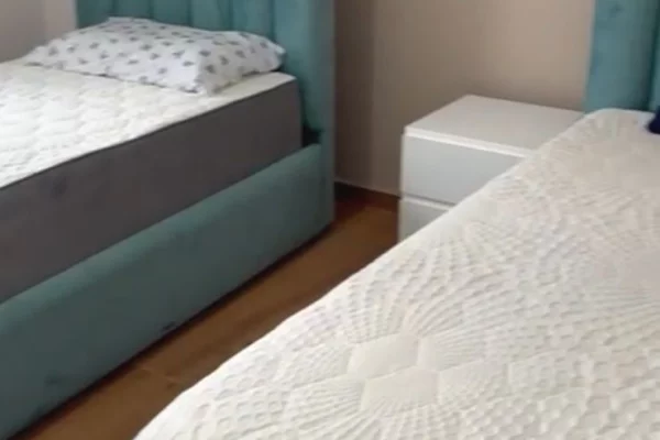 Appartamento in affitto a Tirana 2+1, SemiArredato