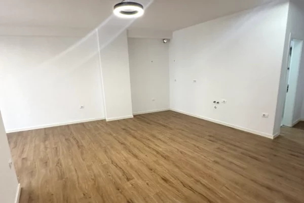 Shitet apartament 2+1+post parkimi ne Astir/150,000 euro