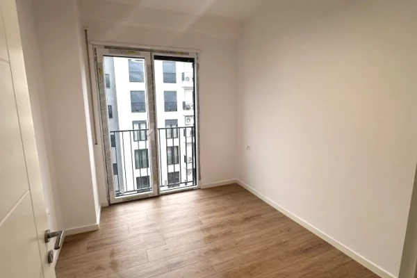 Shtepi ne shitje Apartament ne Tirane, 2+1, Mobilimi Bosh, pa mobiluar, Pagesa 150,000  Euro.