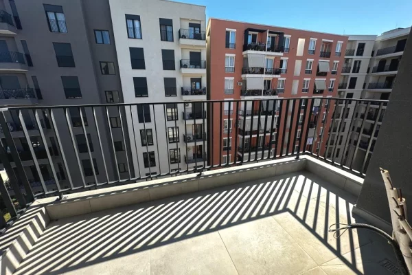 Shtepi ne shitje Apartament ne Tirane, 2+1, Mobilimi Bosh, pa mobiluar, Pagesa 150,000  Euro.