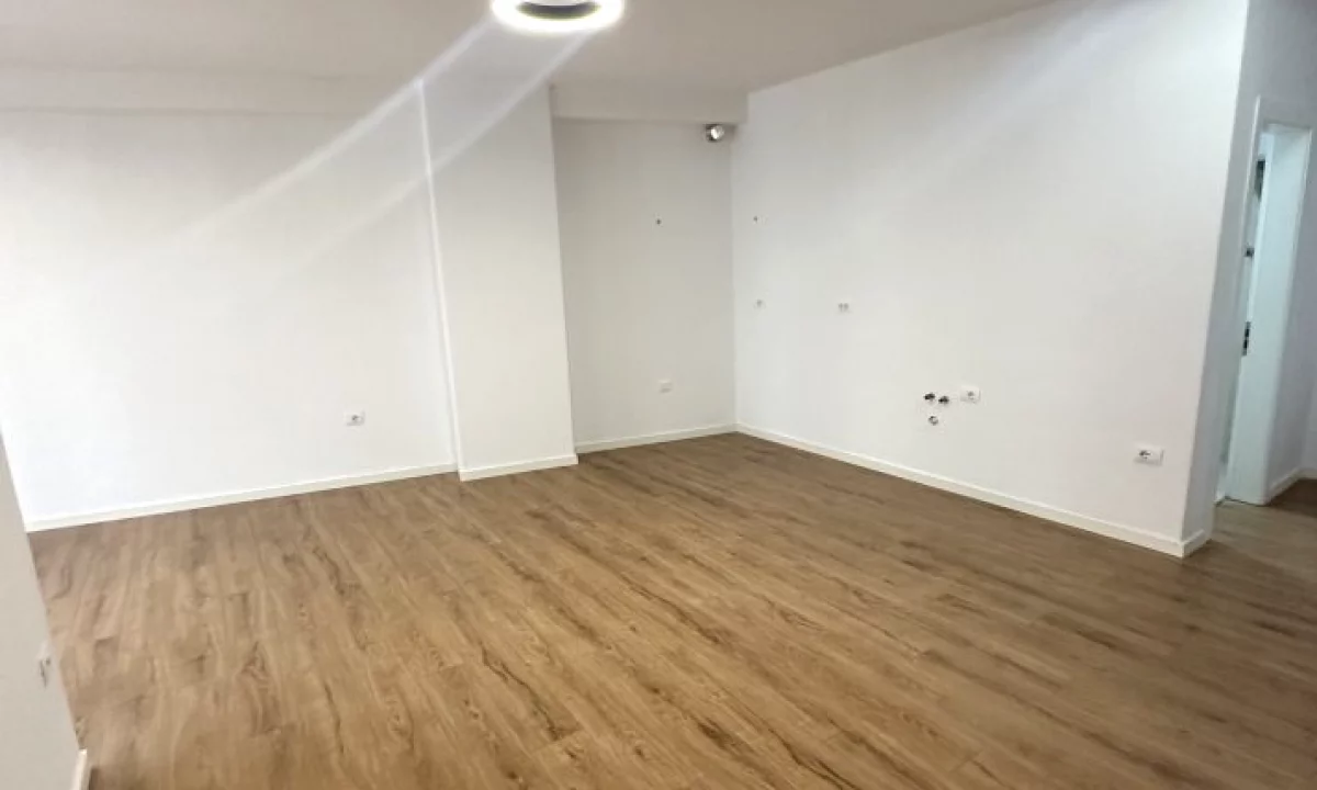 Shtepi ne shitje Apartament ne Tirane, 2+1, Mobilimi Bosh, pa mobiluar, Pagesa 150,000  Euro.