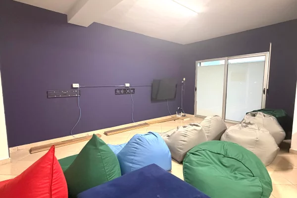 Ambient me qera tek Kodra e Diellit/1500 euro