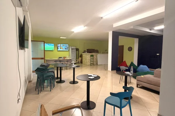 Ambient me qera tek Kodra e Diellit/1500 euro